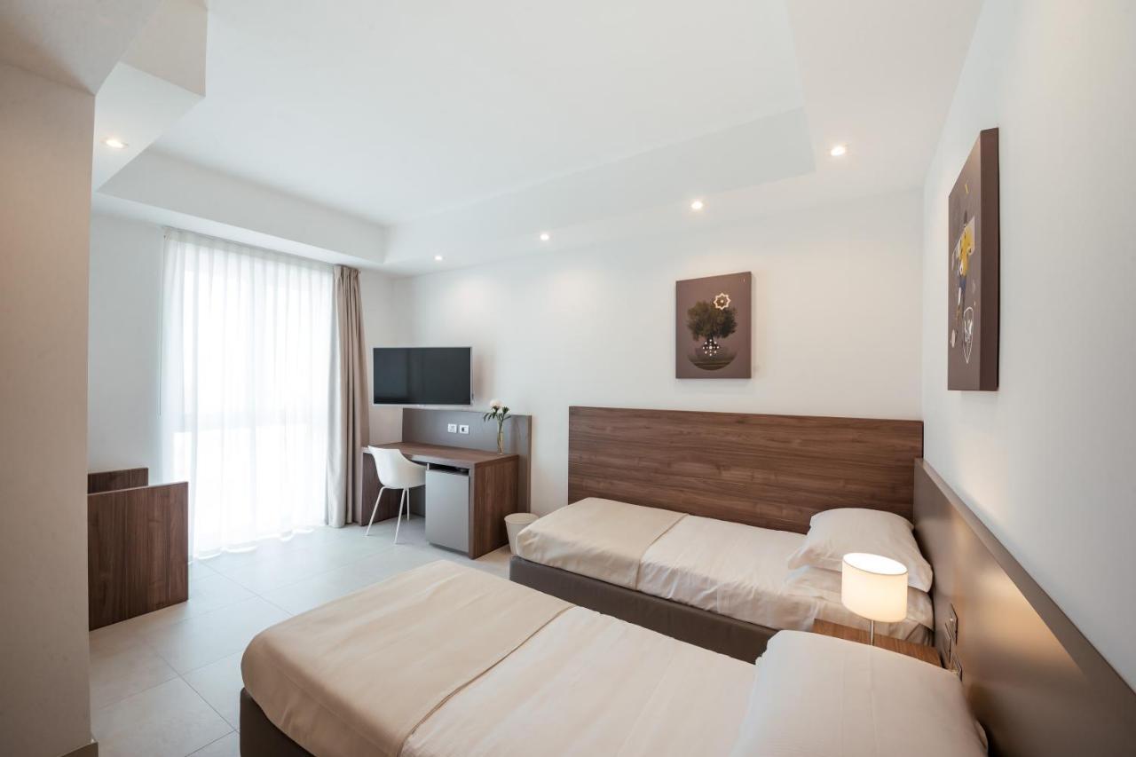 Grieco Business & Spa Hotel เชรินโญลา ภายนอก รูปภาพ