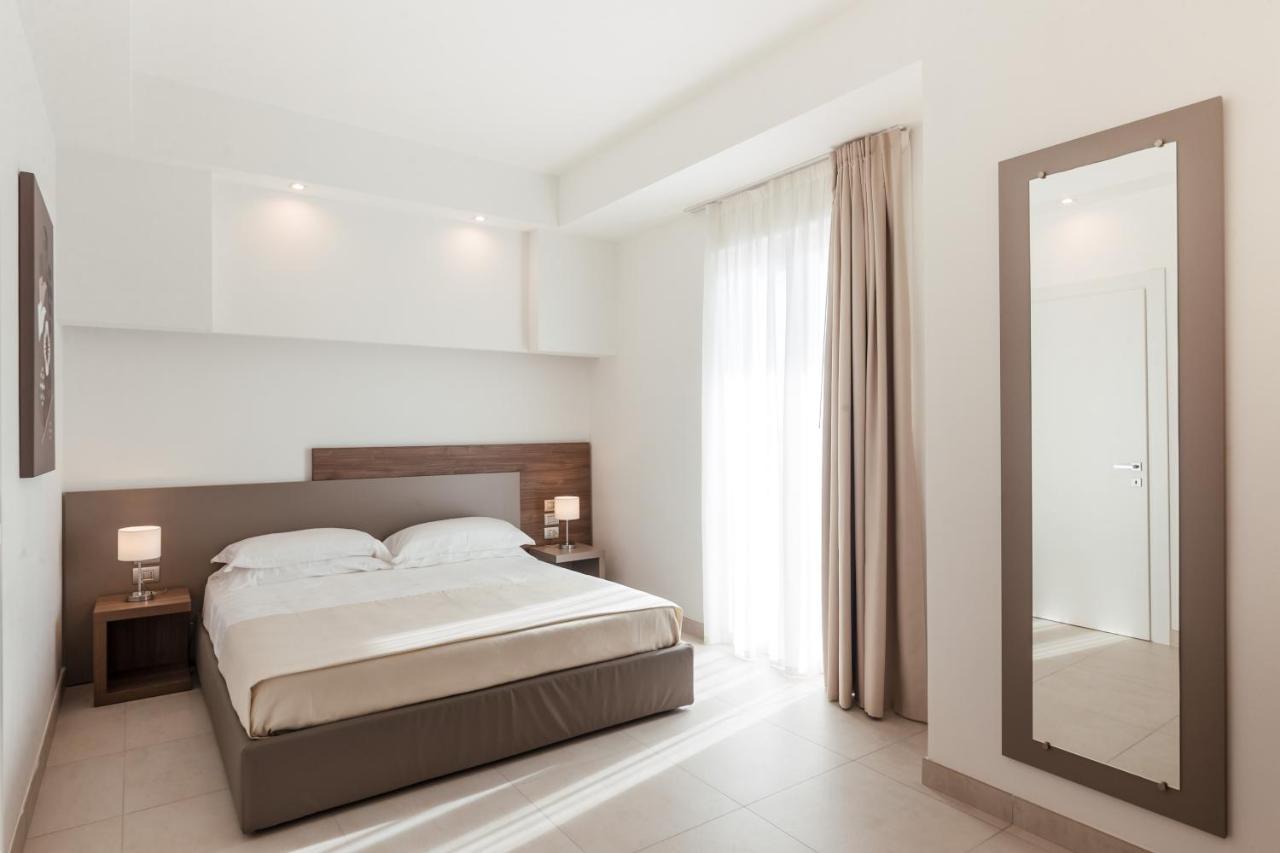 Grieco Business & Spa Hotel เชรินโญลา ภายนอก รูปภาพ