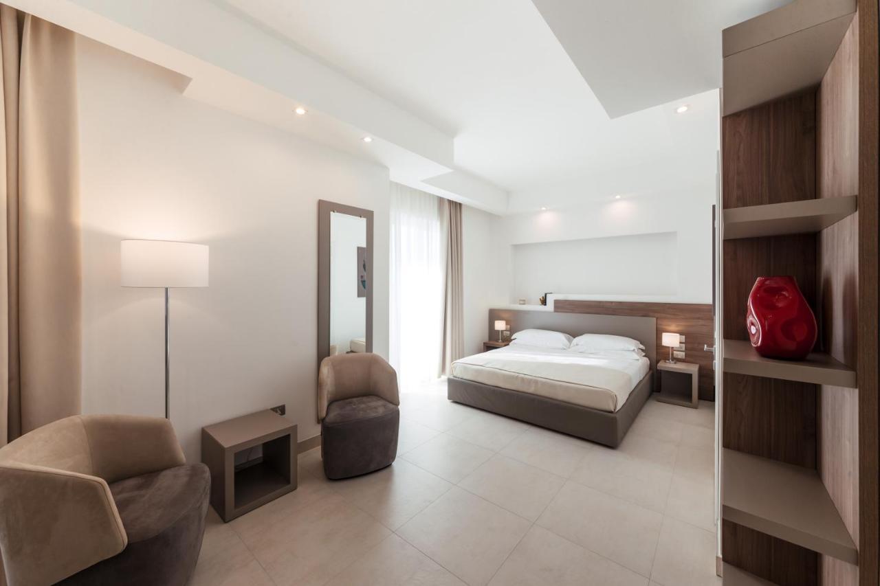 Grieco Business & Spa Hotel เชรินโญลา ภายนอก รูปภาพ