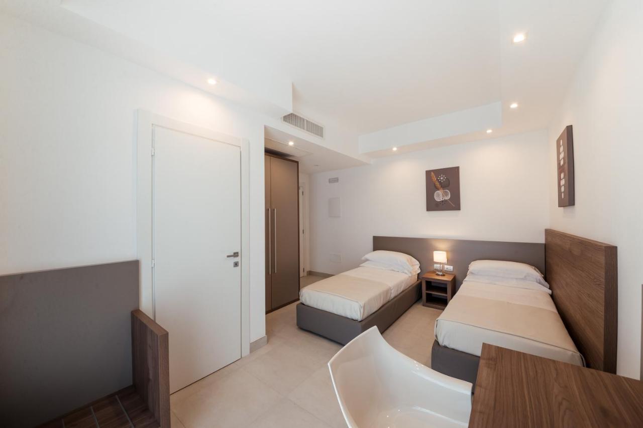 Grieco Business & Spa Hotel เชรินโญลา ภายนอก รูปภาพ