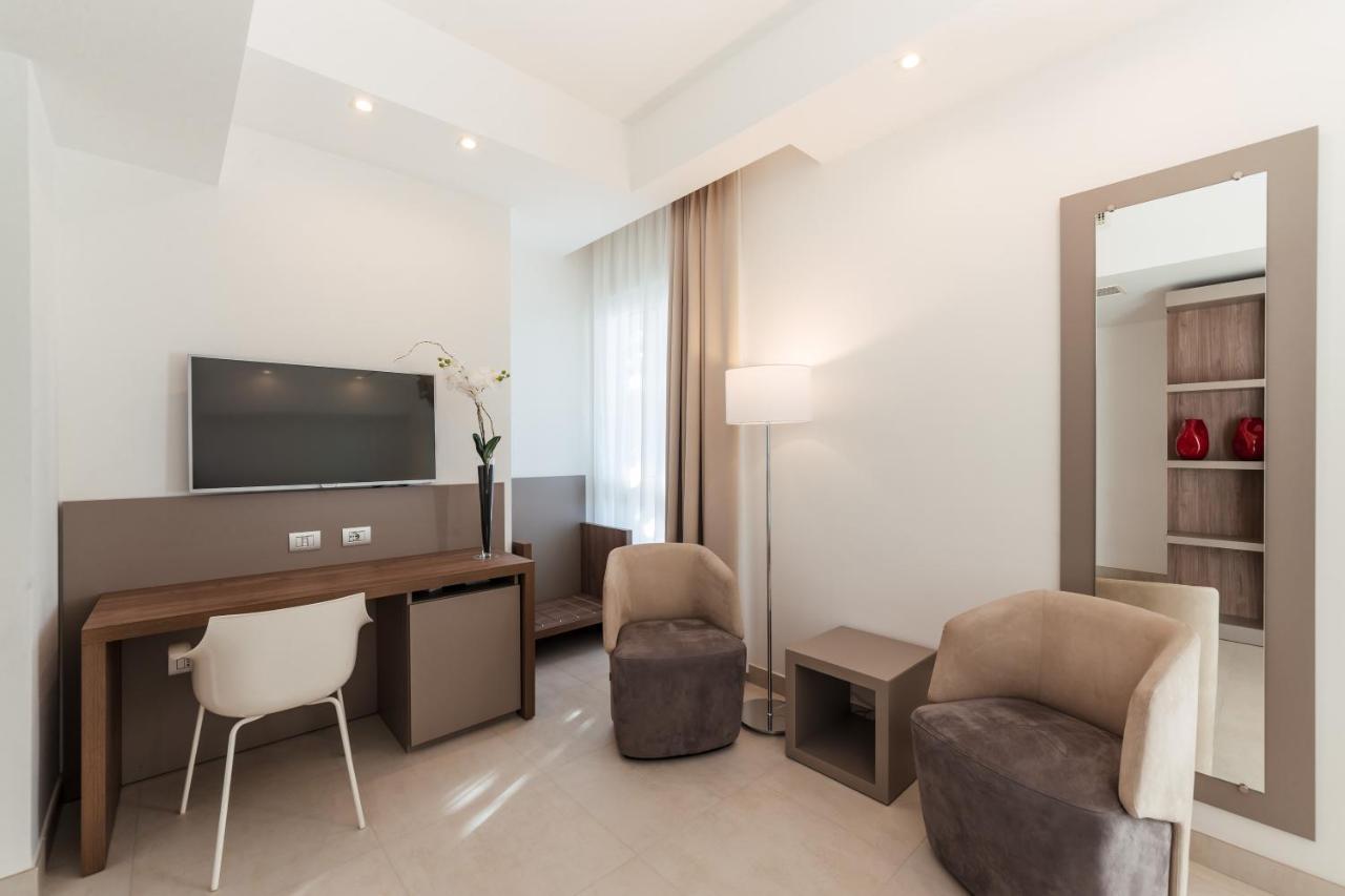 Grieco Business & Spa Hotel เชรินโญลา ภายนอก รูปภาพ