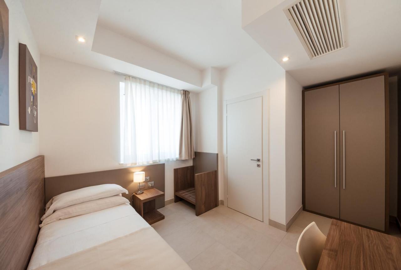 Grieco Business & Spa Hotel เชรินโญลา ภายนอก รูปภาพ