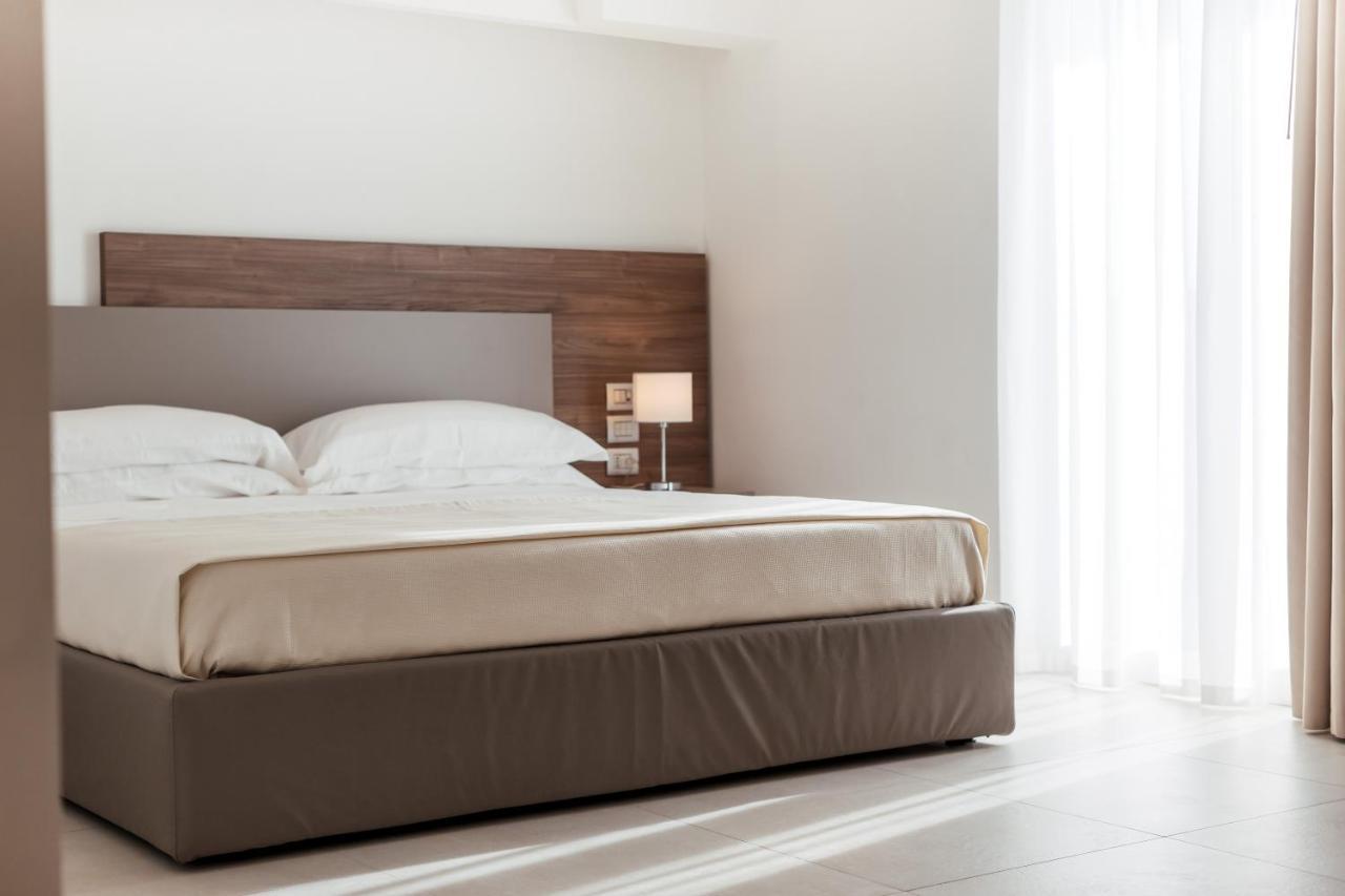 Grieco Business & Spa Hotel เชรินโญลา ภายนอก รูปภาพ