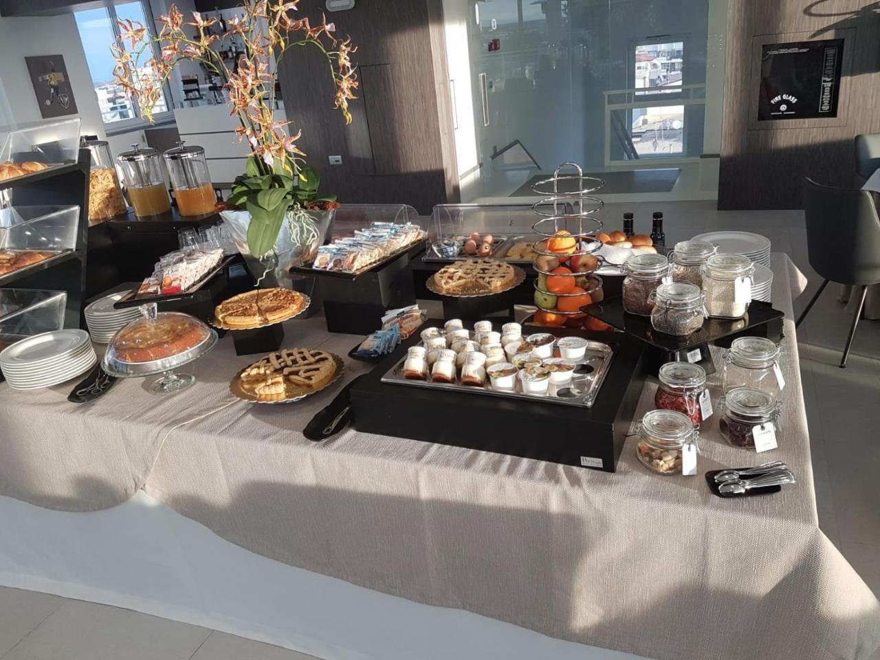 Grieco Business & Spa Hotel เชรินโญลา ภายนอก รูปภาพ