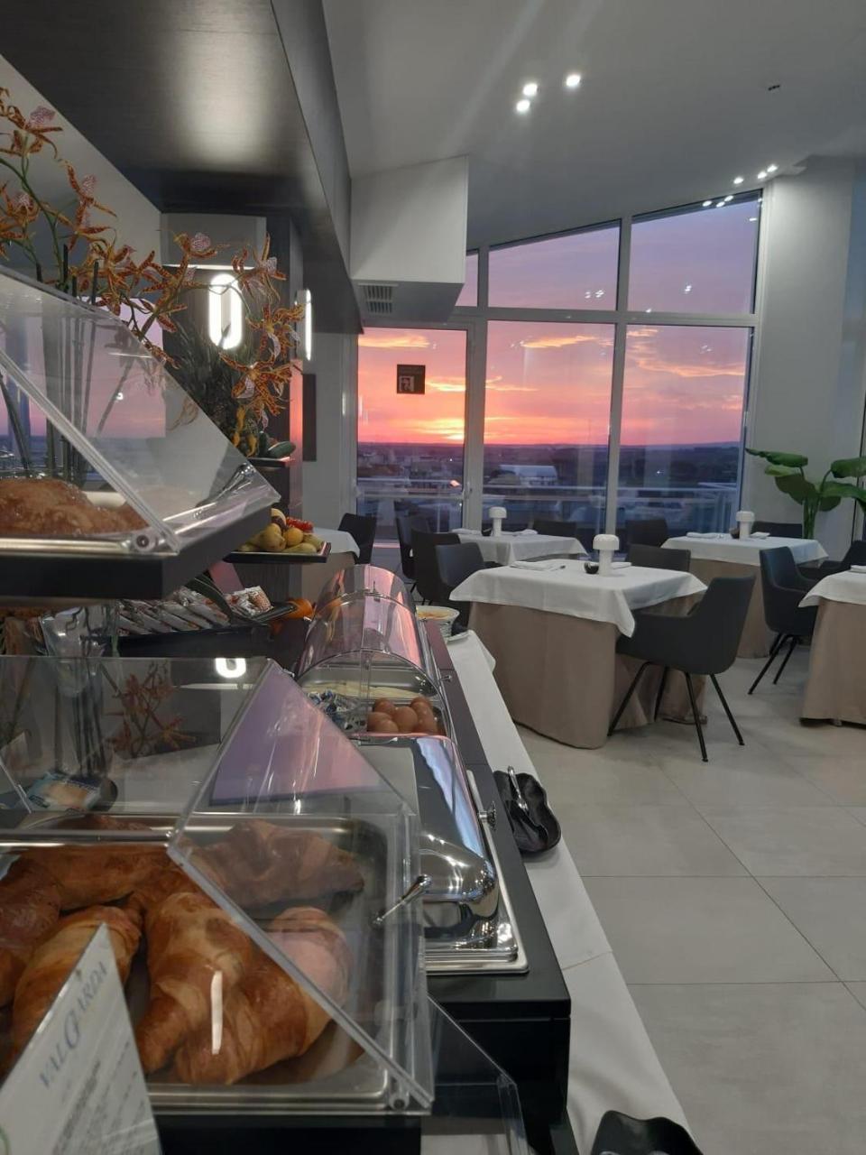 Grieco Business & Spa Hotel เชรินโญลา ภายนอก รูปภาพ